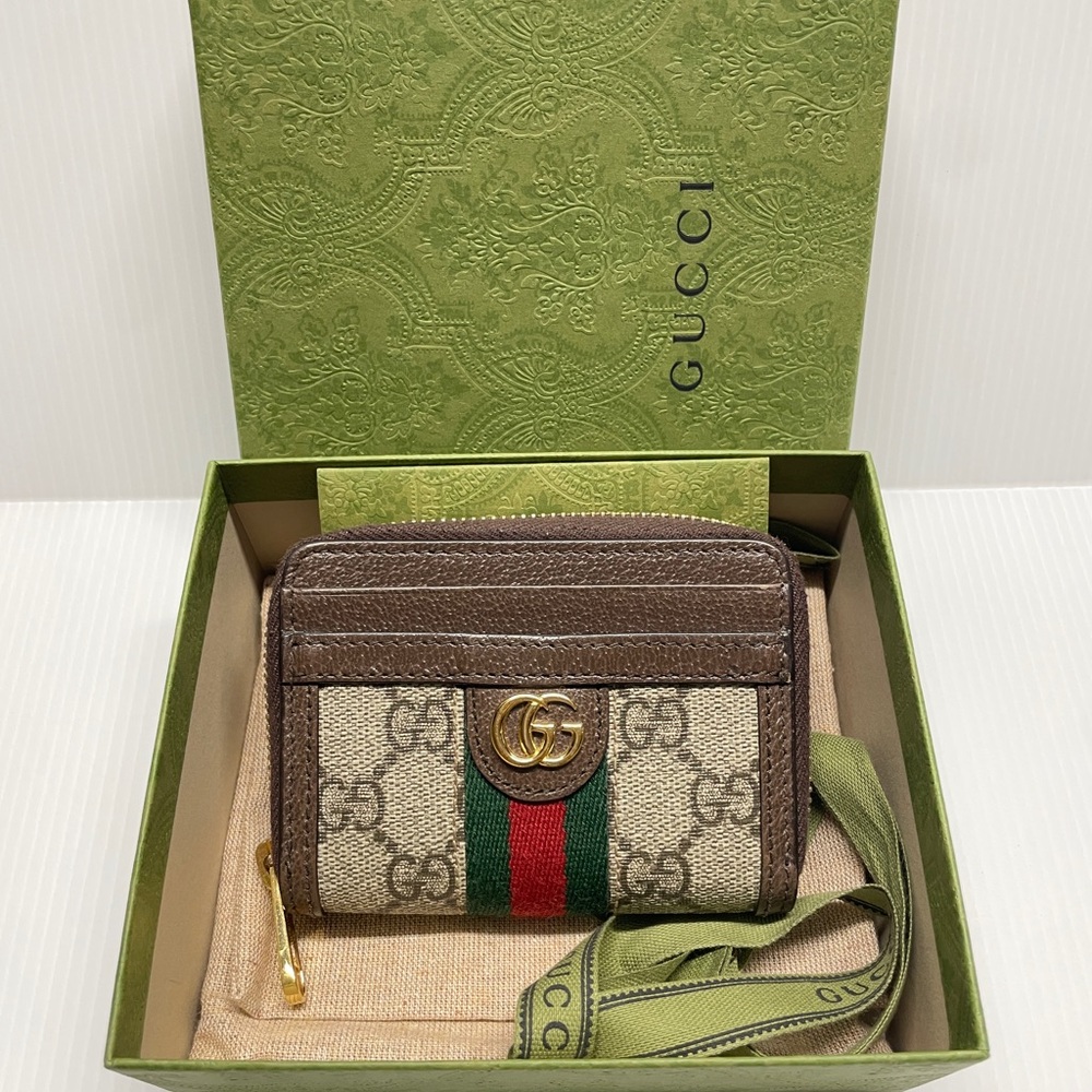 Gucci compact wallet